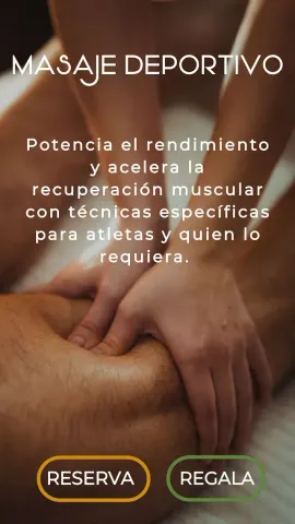Un hombre está recibiendo un masaje de una mujer en español.