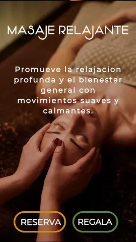 Una mujer está recibiendo un masaje en español.