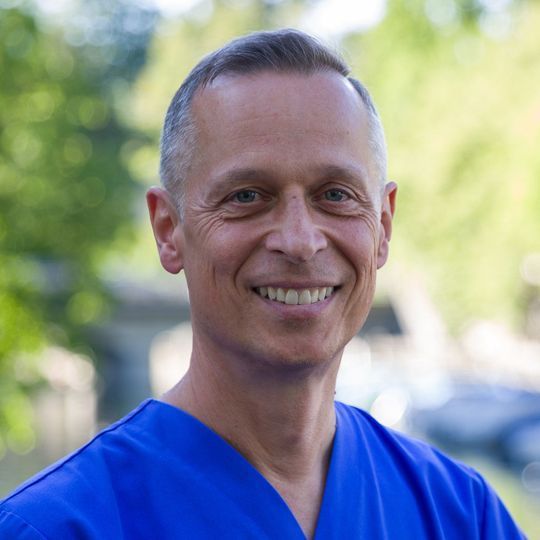 Dr. med. dent. Jörg Pfister - Zahnarztpraxis Dr. med. Pfister - Zürich