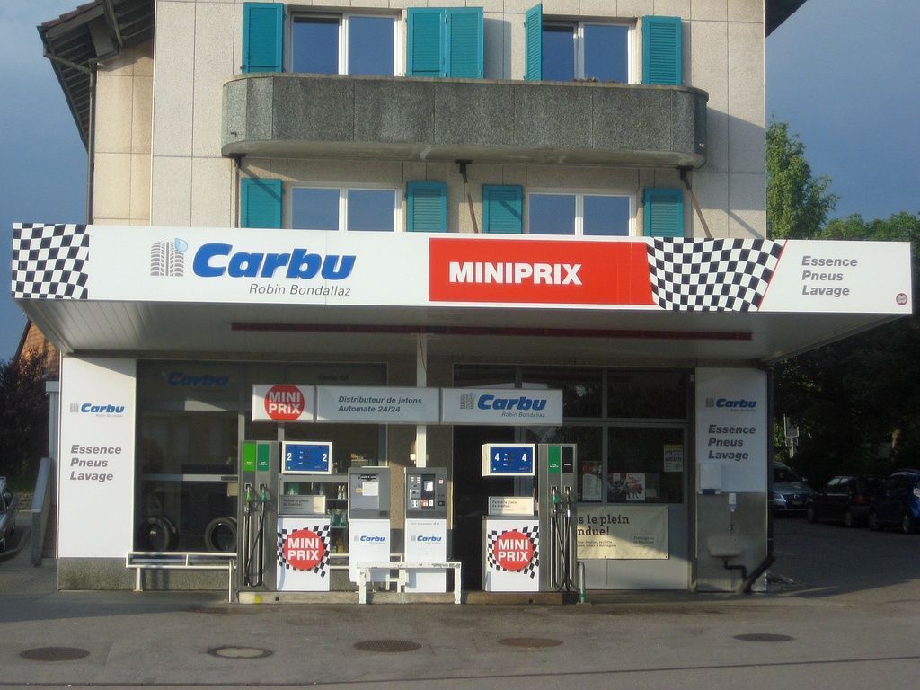 Carbu SA: Station service miniprix, pneus, station de lavage Givisiez