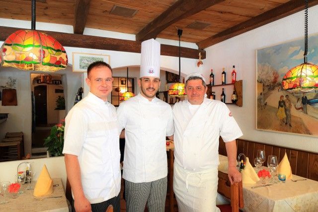 personale di cucina di un ristorante