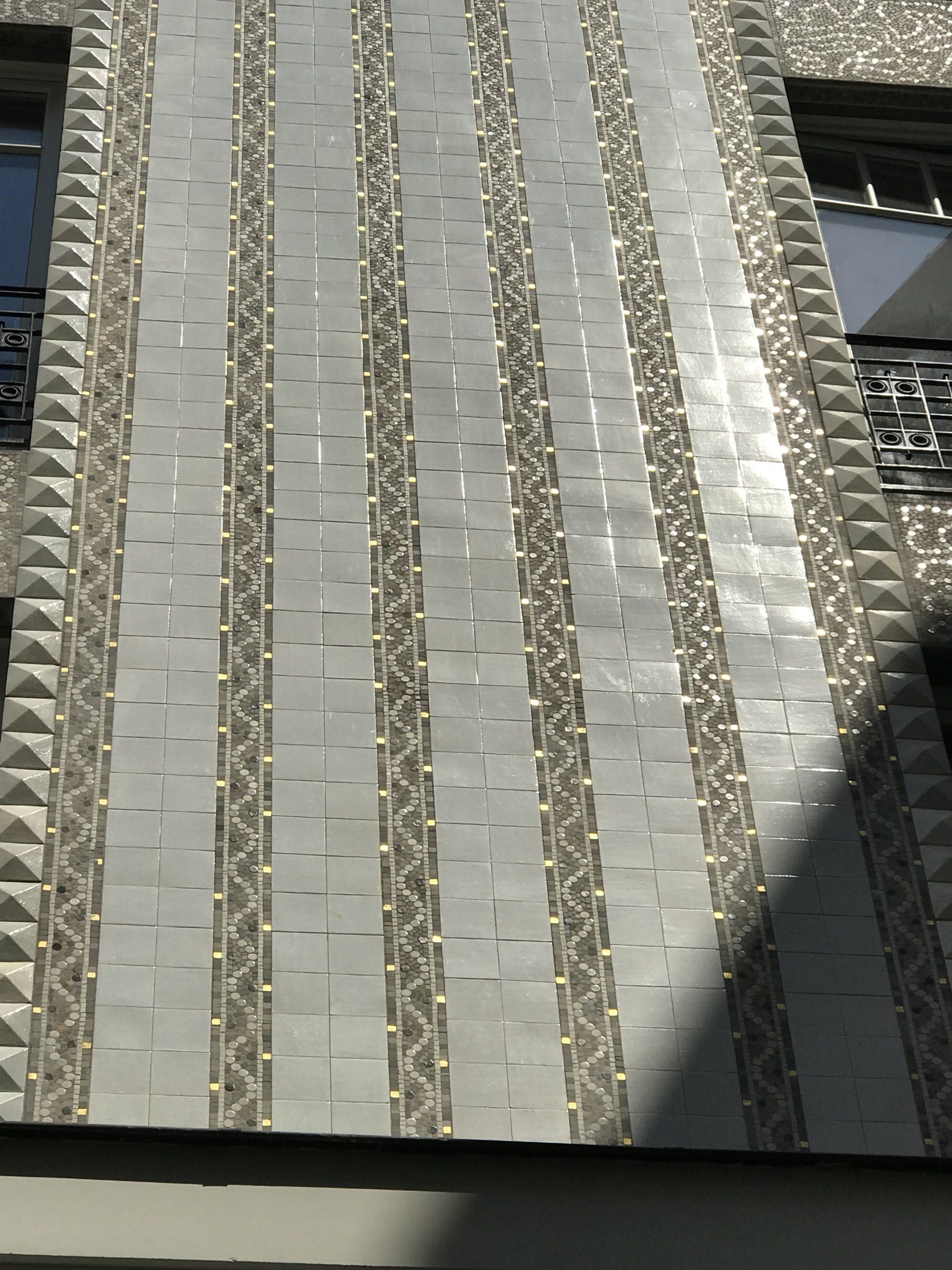 Détail de la cour en céramique