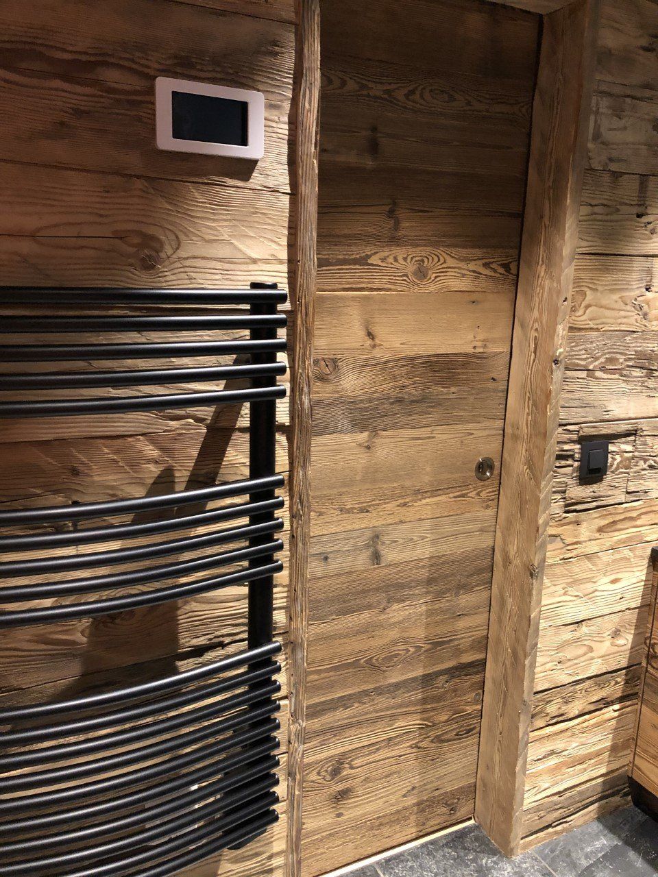 Radiateur salle de bains en bois