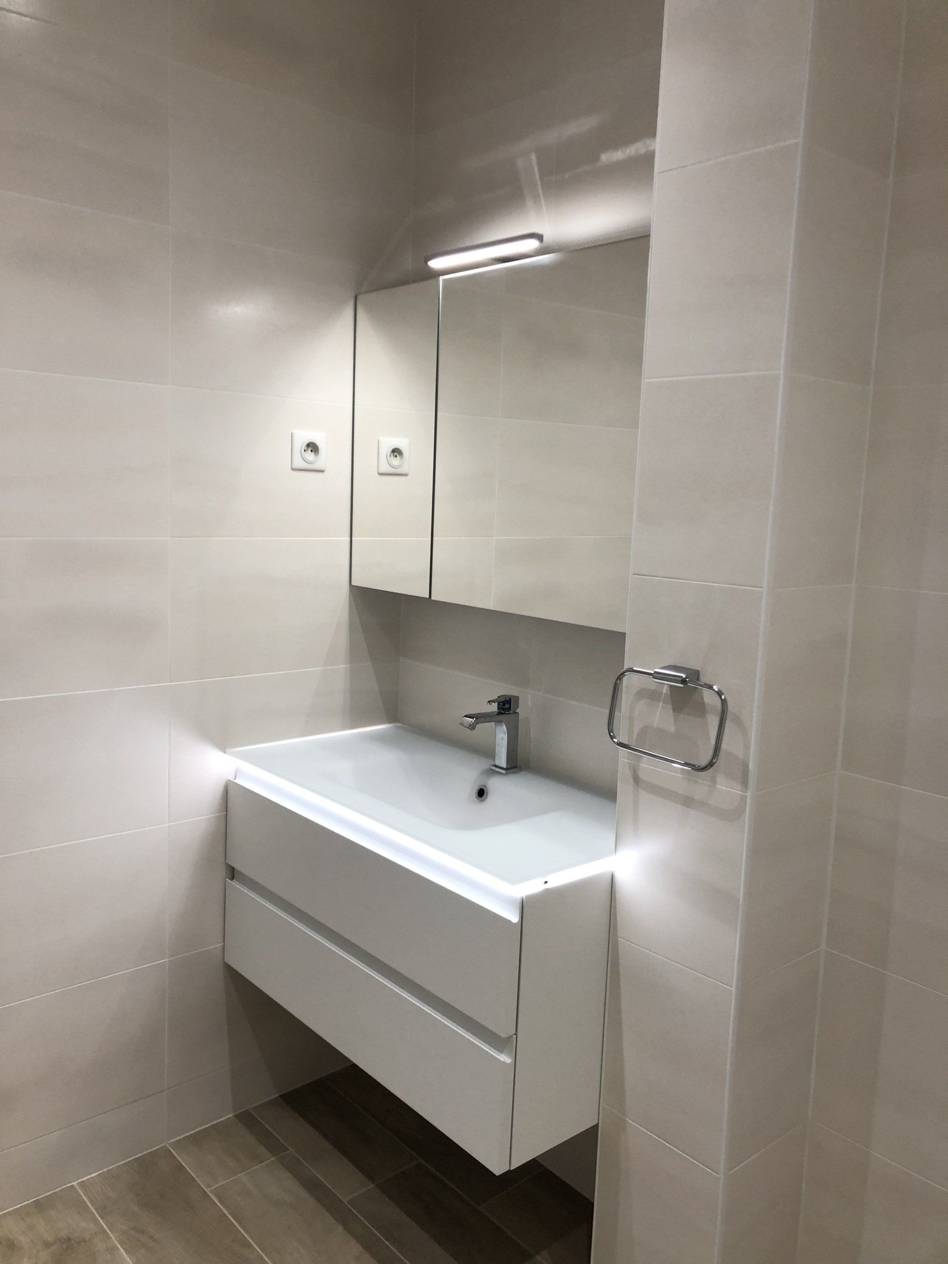 Vasque blanche rétroéclairée