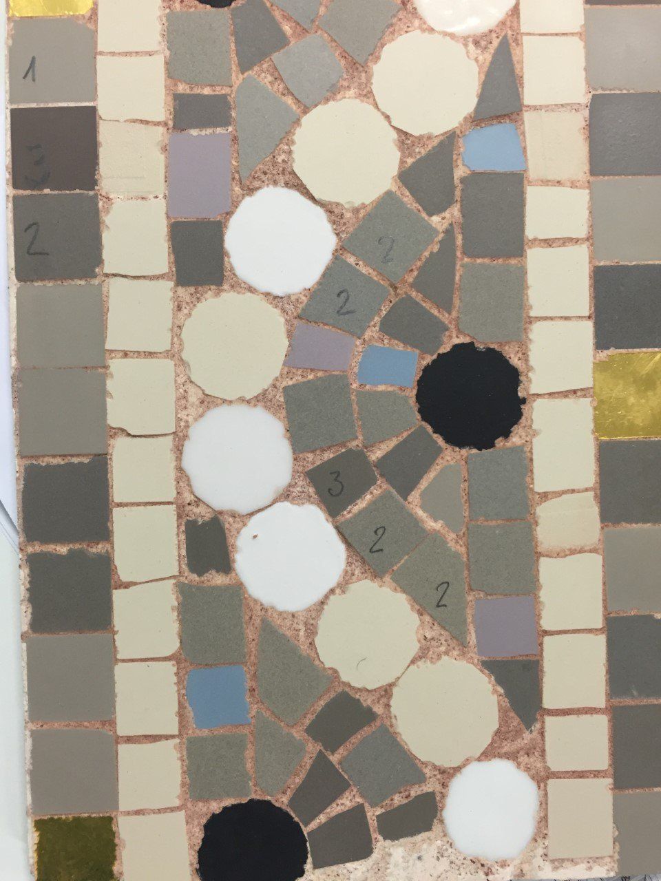 Détail de la restauration de mosaïque de l'hôtel en mosaïque
