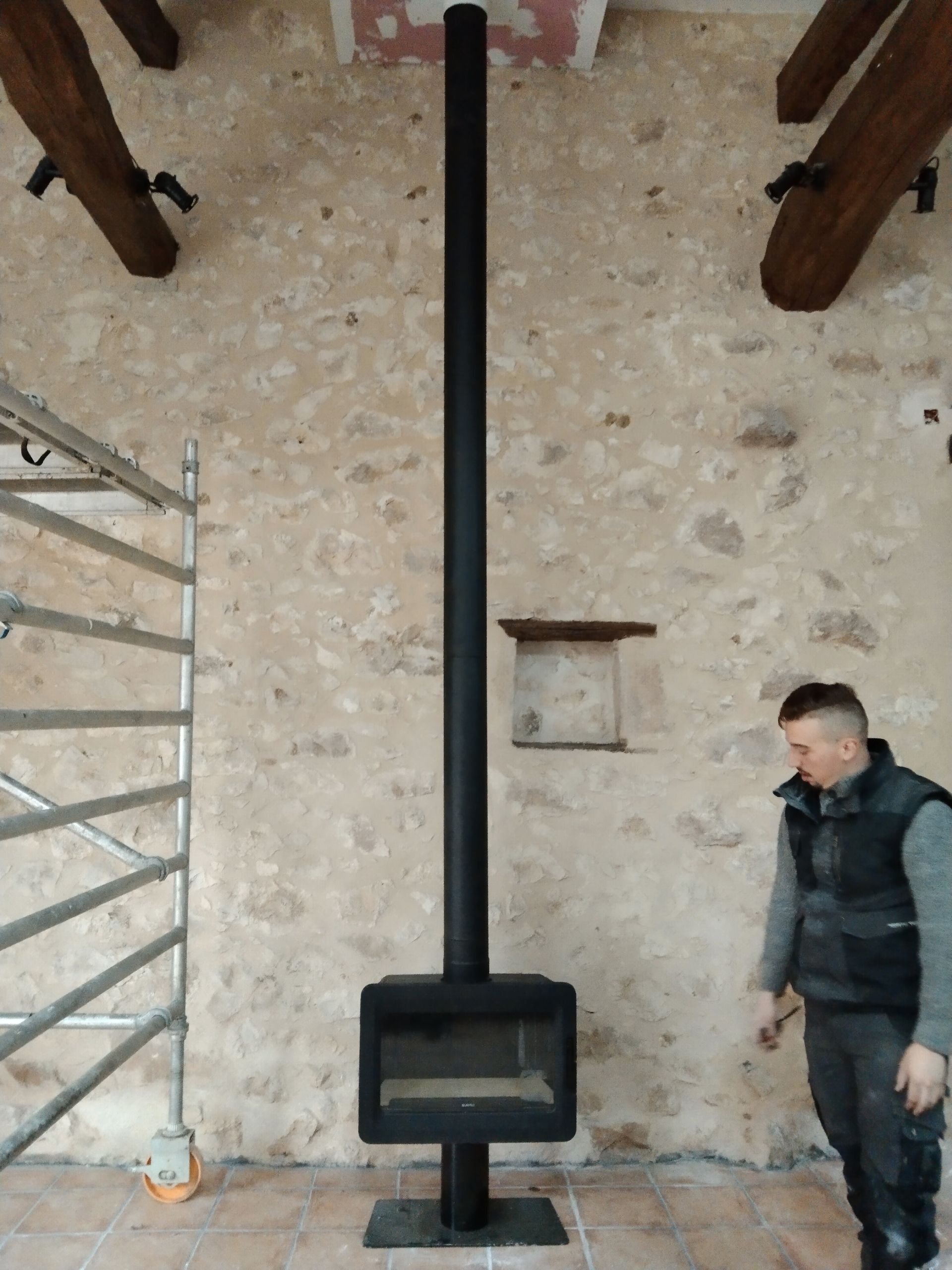 Installation d'un poêle à bois par l'entreprise