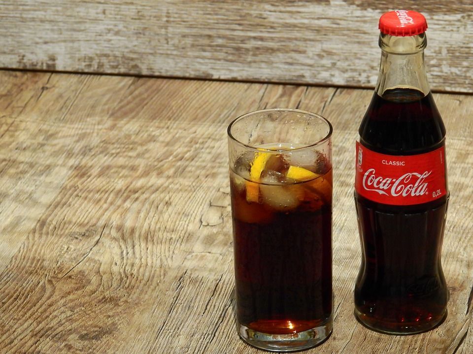 Refrescos "Coca-Cola" y Agua