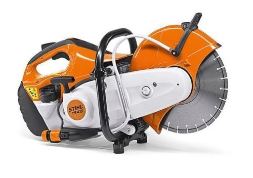 Eine Stihl-Kreissäge liegt auf einer weißen Oberfläche.