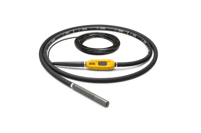 Eine Nahaufnahme eines Schlauches mit einem gelben Griff auf einem weißen Hintergrund.