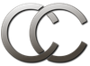 Zwei Buchstaben cc sind auf weißem Hintergrund miteinander verflochten
