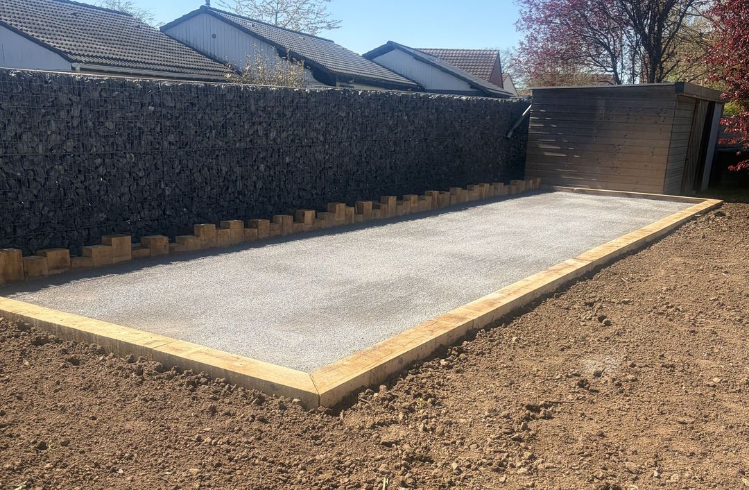 Un motif de rose des vents sur un sol.