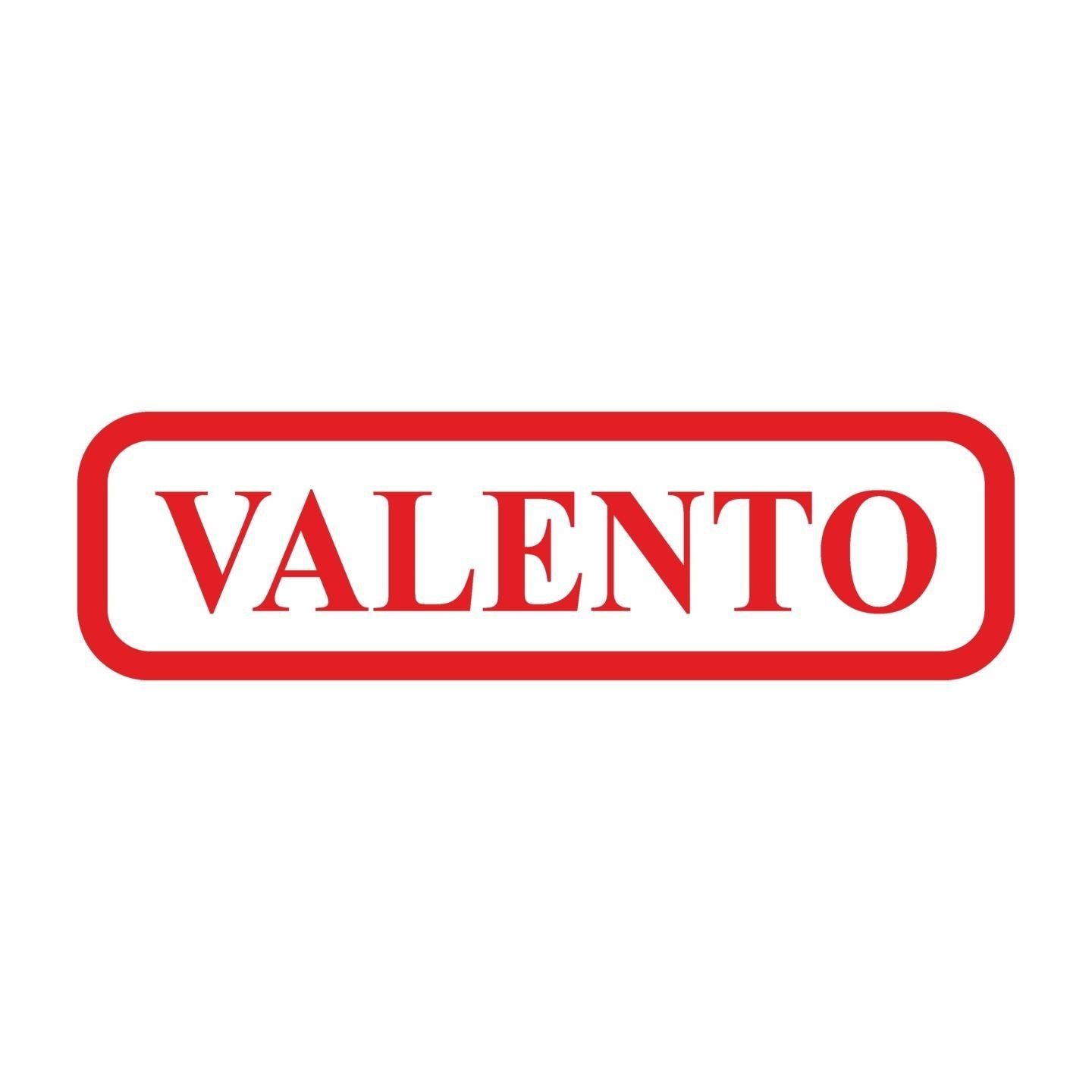 Una estrella blanca de ocho puntas sobre una línea blanca corta e inclinada, todo ello centrado dentro de un círculo.