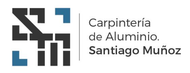 Logo de Carpinter&iacute;a de Aluminio Santiago Mu&ntilde;oz con icono geom&eacute;trico negro y azul