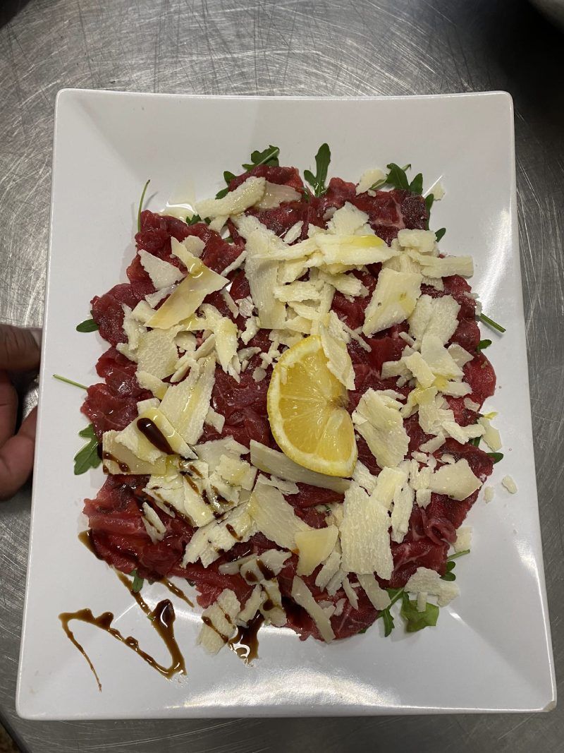 Specialità ticinesi come carpaccio - Ristorante degli Amici