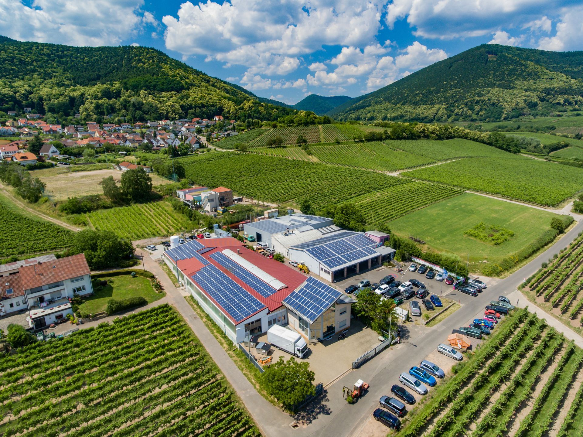 Eine Nahaufnahme einer Computer-Hauptplatine mit einer CPU darauf