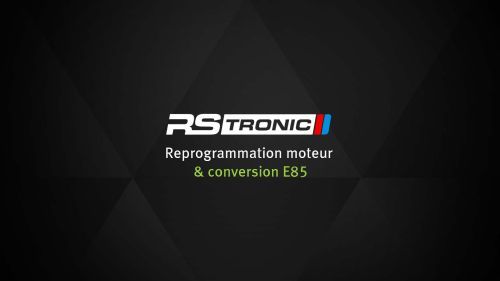 Le logo de rstronic est sur fond noir.