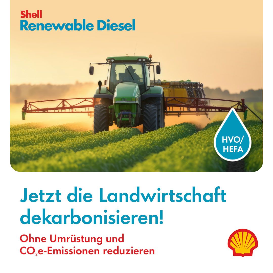 Eine Werbung für erneuerbaren Diesel von Shell zeigt einen Traktor, der ein Feld besprüht