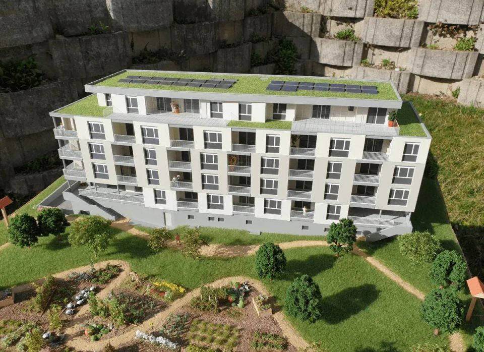 Une maquette d'un bâtiment avec un toit végétalisé