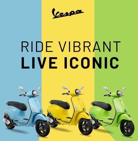 Drei bunte Vespa-Roller: blau, gelb und grün, vor einem lebendigen Hintergrund. Text „Ride Vibrant Live Iconic“.