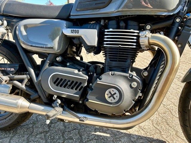 Eine Nahaufnahme des Motors eines Motorrads