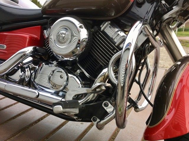 Eine Nahaufnahme des Motors eines Motorrads