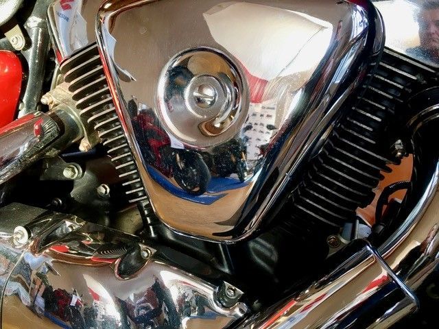 Eine Nahaufnahme des Motors eines Motorrads