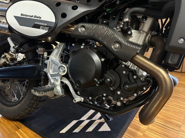 Eine Nahaufnahme des Motors eines Motorrads