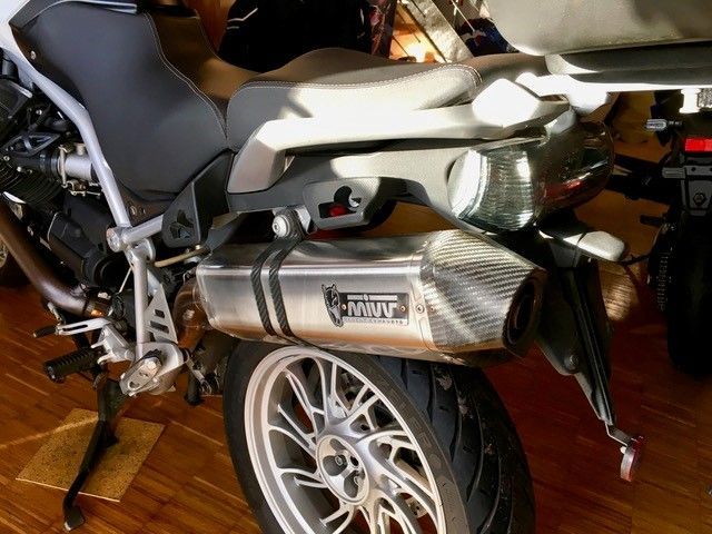 Ein Motorrad mit dem Wort Mivv darauf