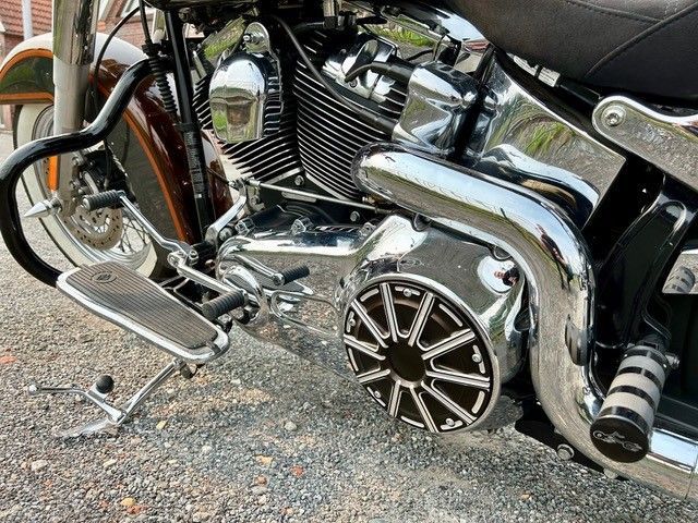 Eine Nahaufnahme des Motors eines Harley-Davidson-Motorrads.