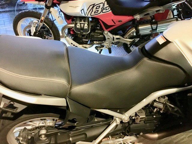 Ein Motorrad mit dem Wort VB darauf