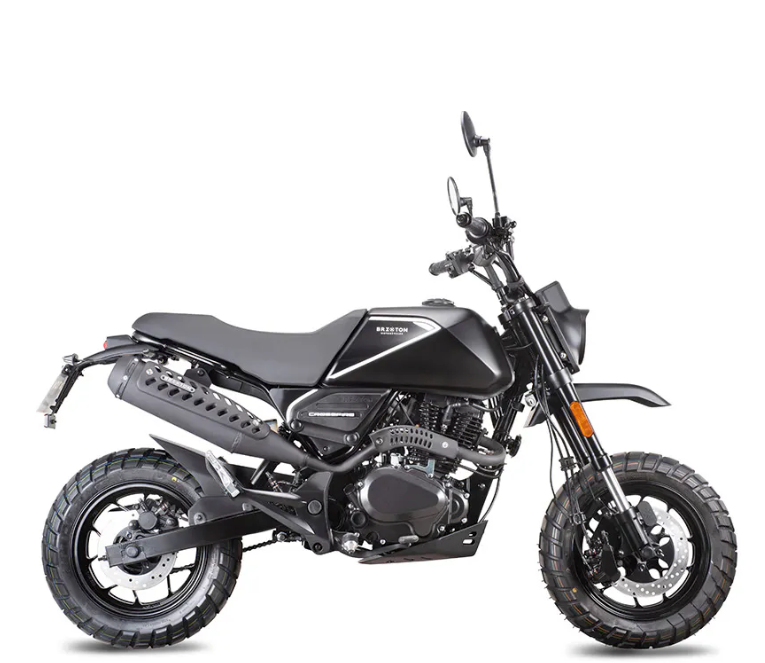 Auf einem weißen Hintergrund steht ein schwarzes Motorrad.