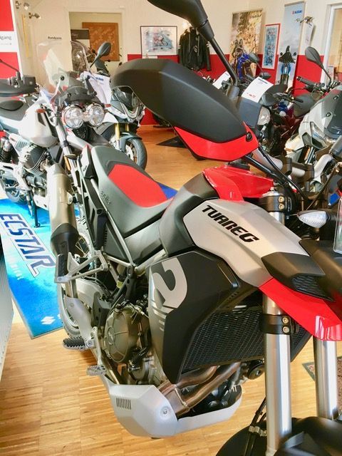 Ein Motorrad mit dem Wort Turboc auf der Seite