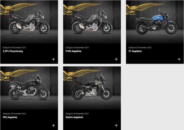 Motorrad-Sortiment: graue, blaue und schwarze Adventure-Bikes auf schwarzem Hintergrund.