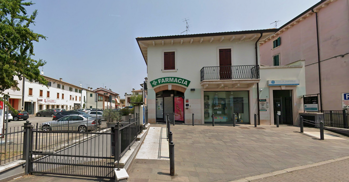 Esterno della farmacia