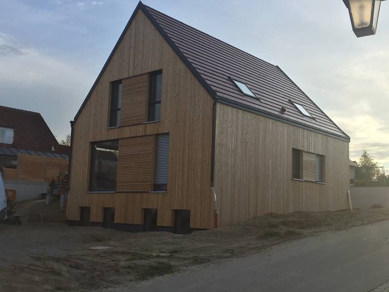 Ein Haus mit einer kompletten Holzfassade