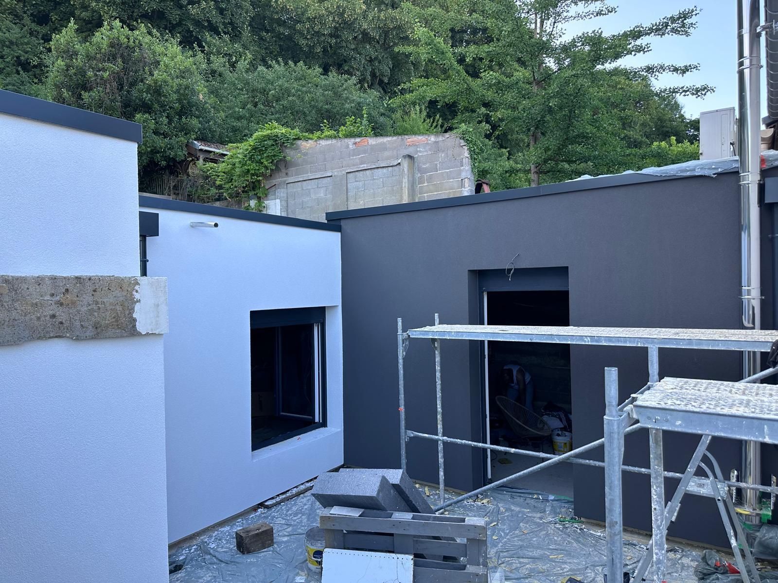 Extérieur de maison dans une cour