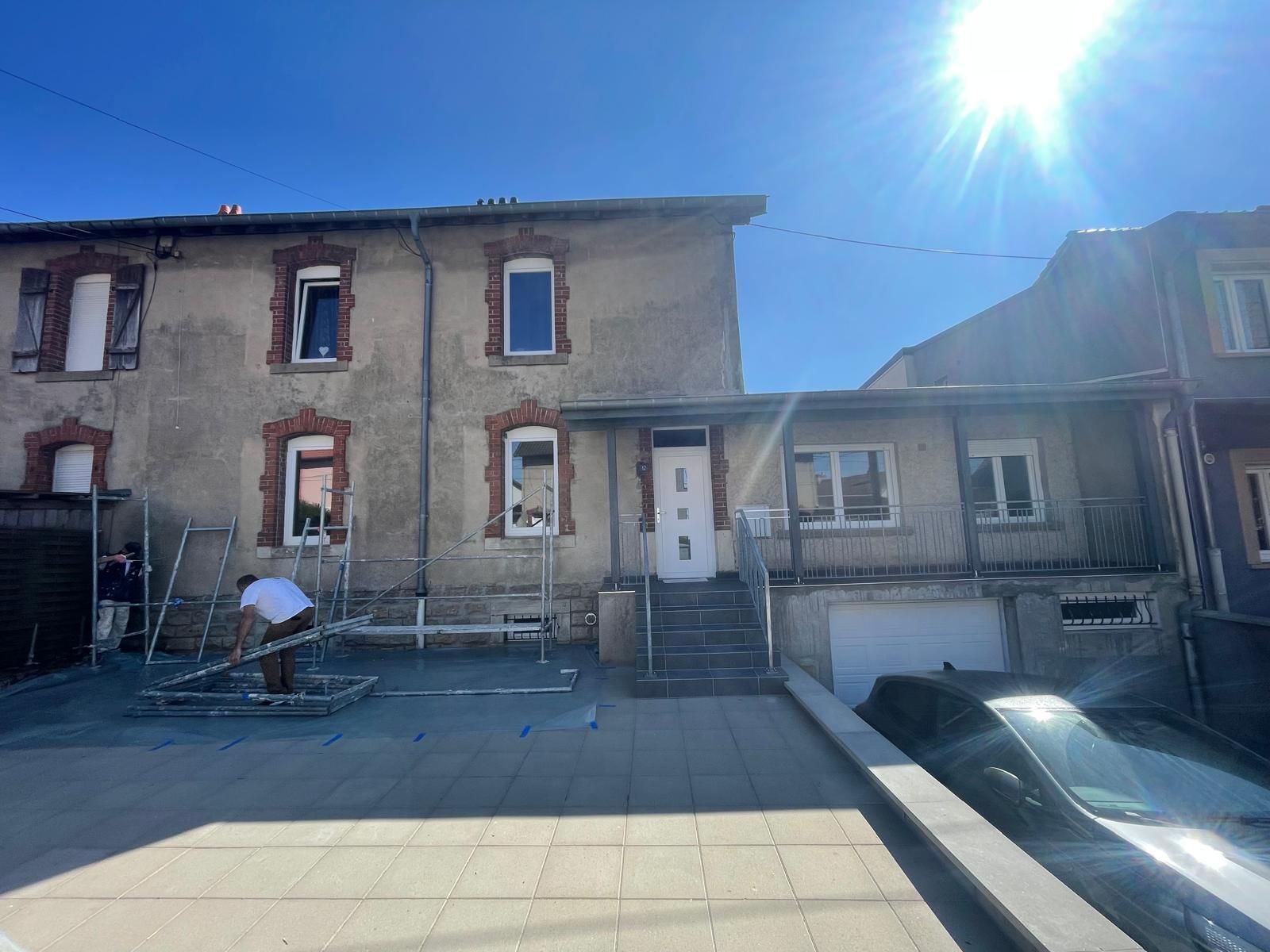 Extérieur de maison avant ravalement