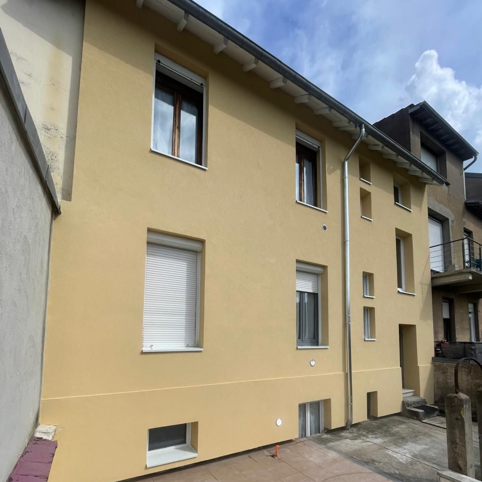 Façade jaune