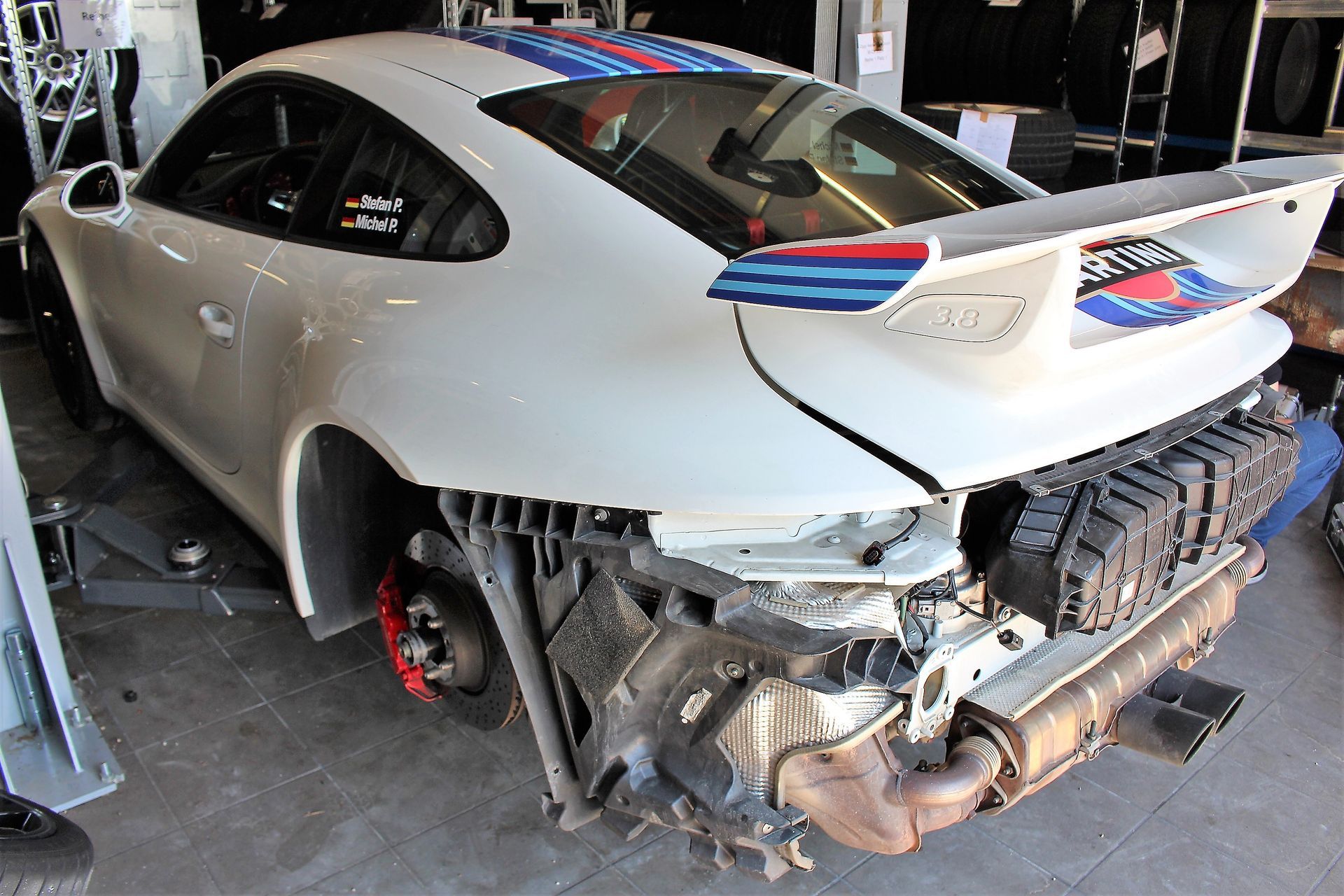 Fahrzeug steht in der Werkstatt 