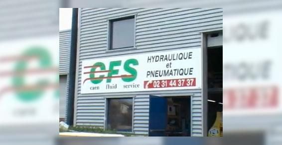 Façade de magasin avec enseigne CFS
