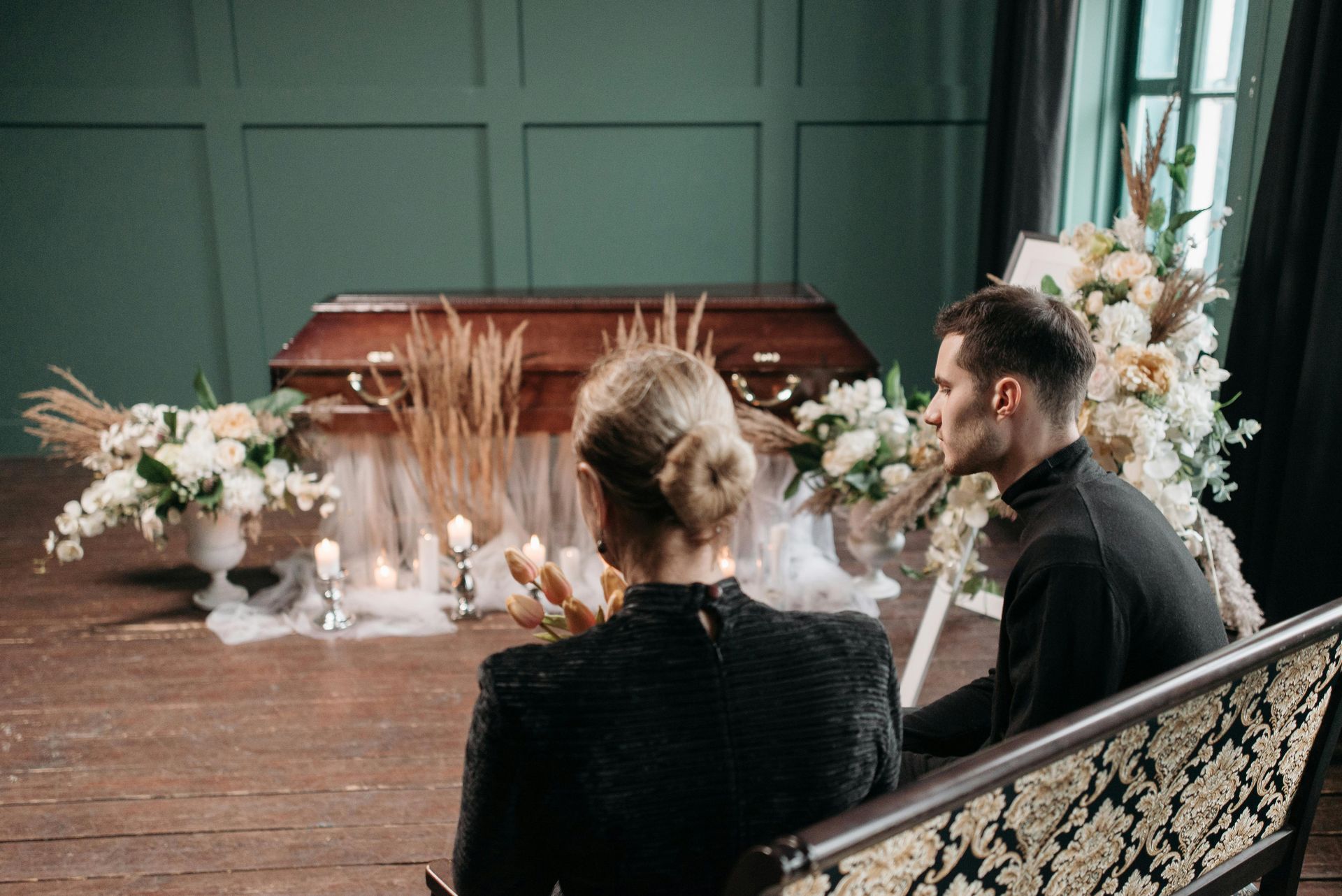 Couple qui se recueille