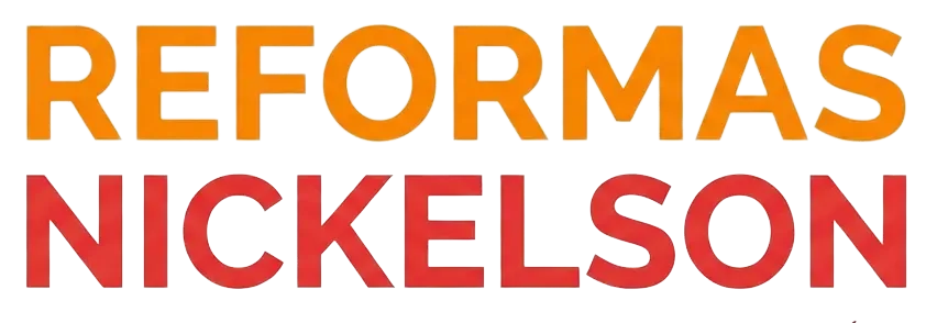 Logotipo de Reformas Nickelson en texto naranja y rojo sobre fondo blanco.