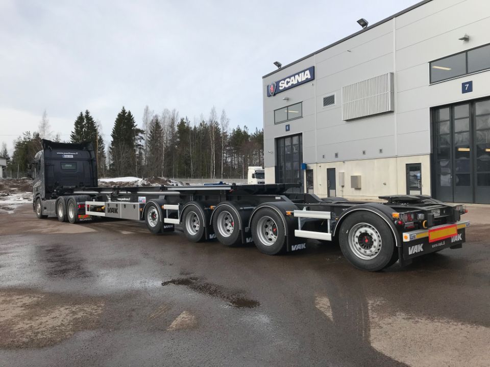 yhdistelmäajoneuvo kuljetukseen