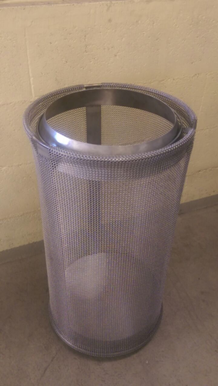 Poubelle en métal chaudronnerie