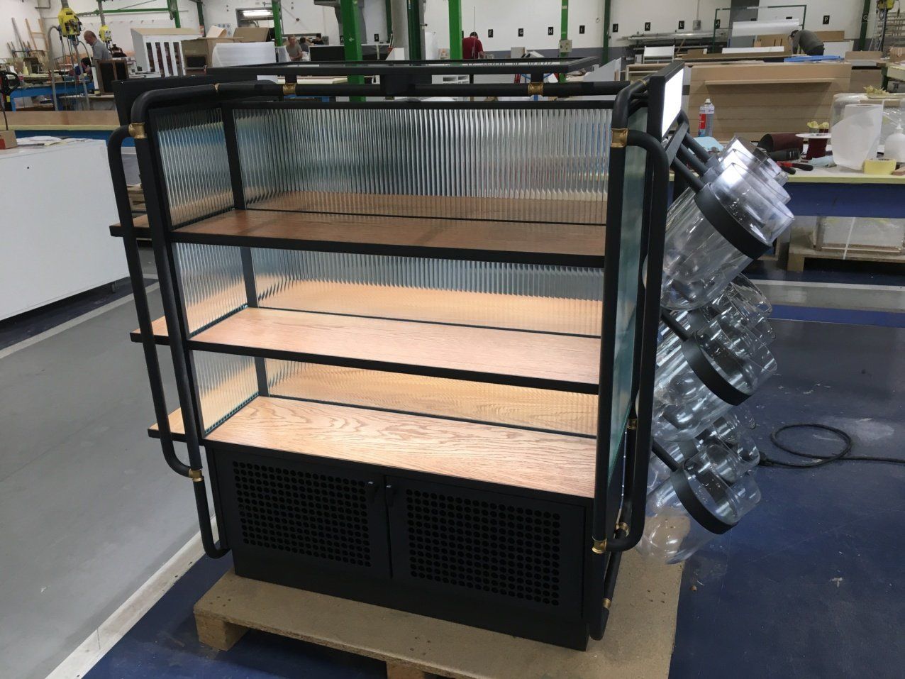 Étagère métallique