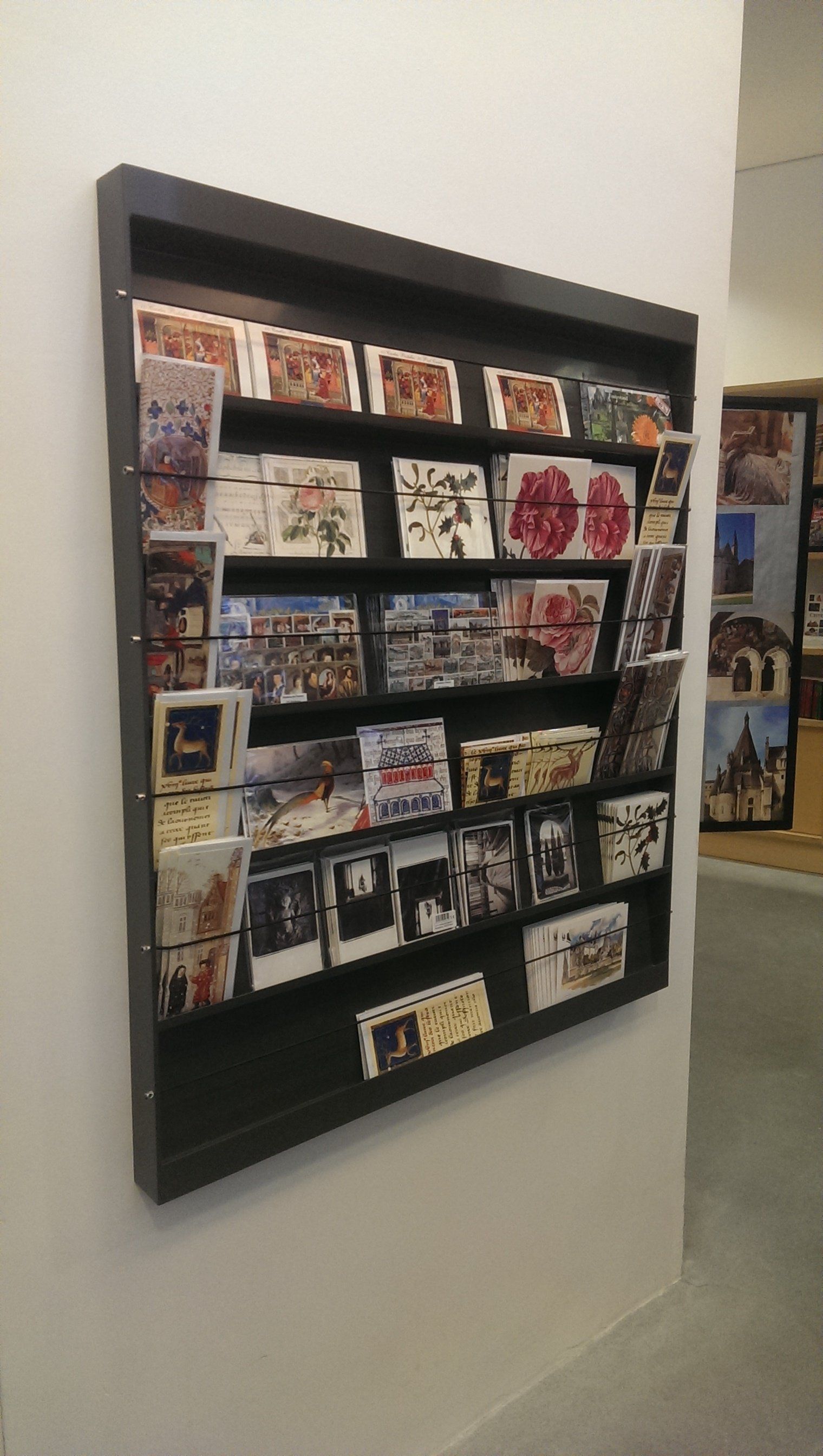 Étagère musée en métal