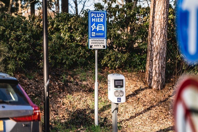 Opladen elektrische auto bij Landgoed ISVW