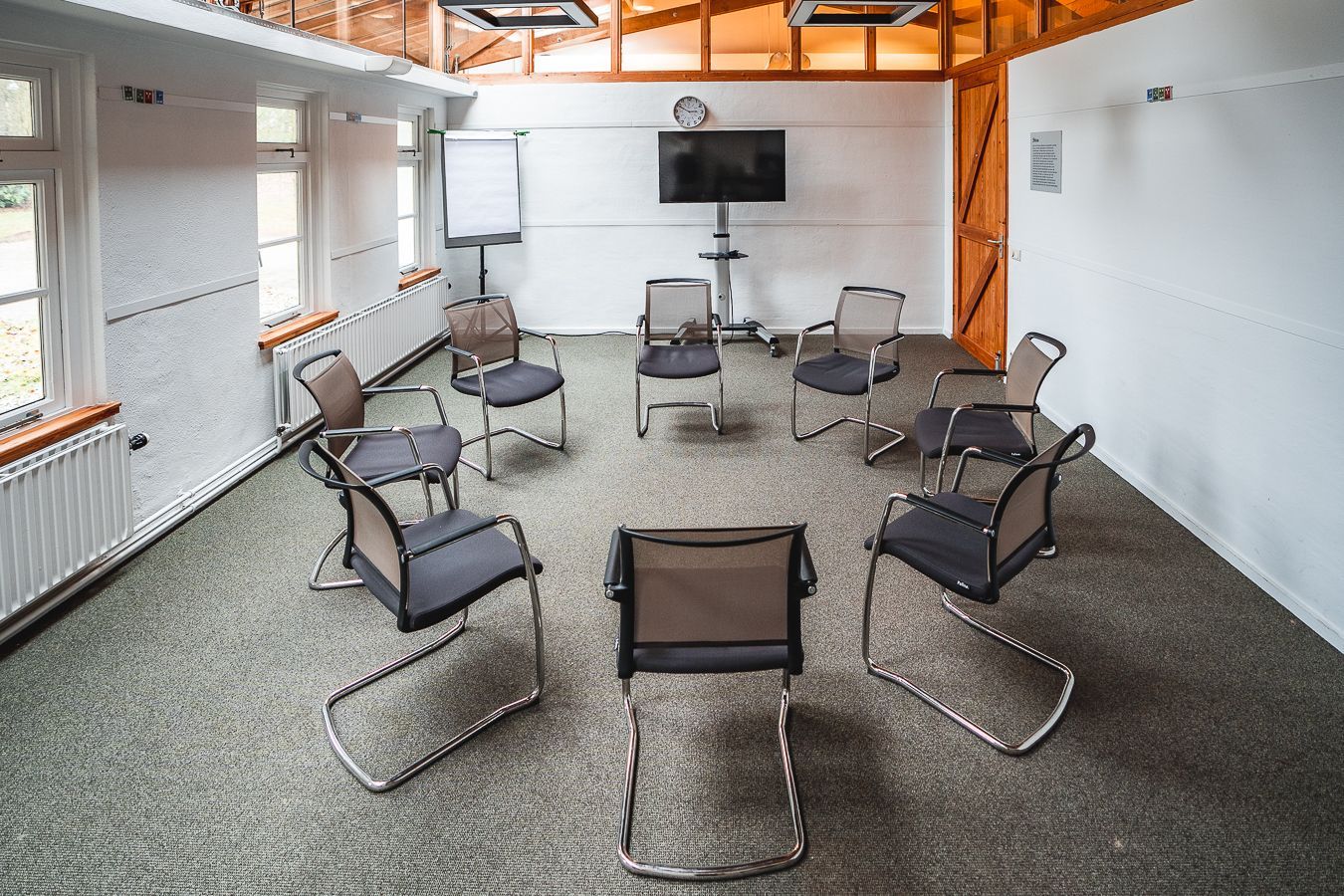 Vergaderen bij Landgoed ISVW in Peripatos Zaal gebouw de Kuilen