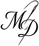 Un logotipo en blanco y negro con la letra m y una aguja.