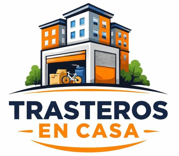 Logotipo de trasteros con bicicleta y cajas, con la inscripción “TRASTEROS EN CASA” en azul y naranja.